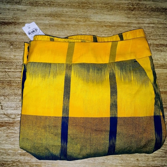 Loft Tie Cuff Shorts - Picture 2 of 8